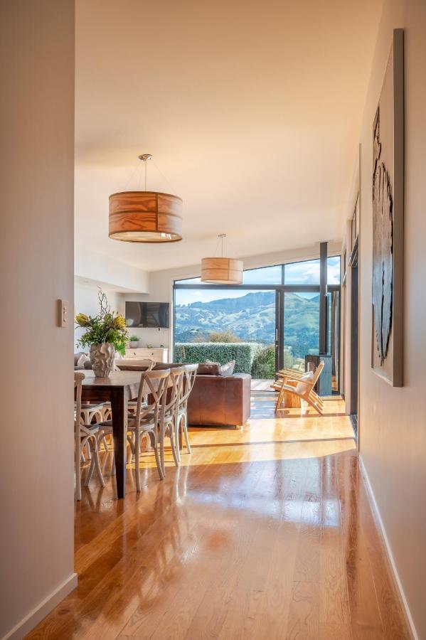 Million Dollar View - Takamatua Holiday Home Akaroa Dış mekan fotoğraf