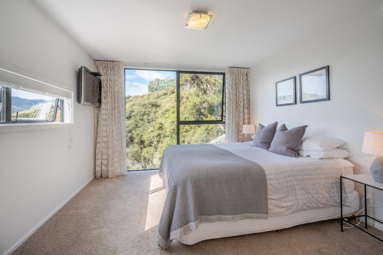 Million Dollar View - Takamatua Holiday Home Akaroa Dış mekan fotoğraf